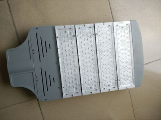 Υψηλή φωτεινότητα IP66 Triple Cree LED Street Light 110W 120W Με 10KV 20KV Προστασία από υπερτάσεις Σύγχρονα LED Street Lights